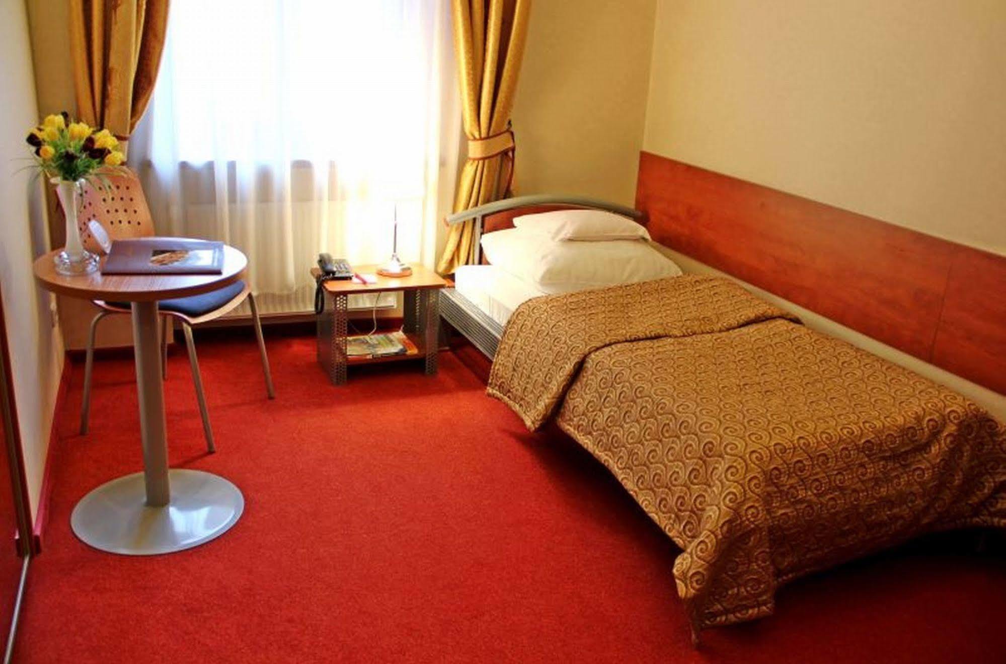 Kaliszki Hotel Europa מראה חיצוני תמונה